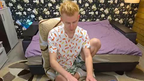 Snapshot of blond_boy69 chatting on May 15, 6:37 pm blond_boy69 online show from May 15, 6:37 pm