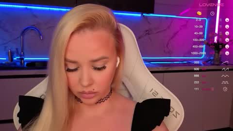 Snapshot of blond_diamond chatting on September 13, 9:03 pm Lana online show from September 13, 9:03 pm