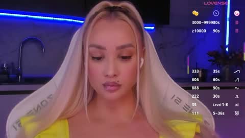 Snapshot of blond_diamond chatting on June 13, 7:12 pm Lana online show from June 13, 7:12 pm
