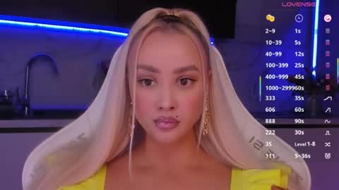 Snapshot of blond_diamond chatting on June 14, 6:37 am Lana online show from June 14, 6:37 am