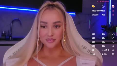 Snapshot of blond_diamond chatting on June 16, 9:01 am Lana online show from June 16, 9:01 am