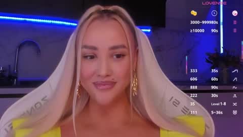 Snapshot of blond_diamond chatting on June 18, 9:25 am Lana online show from June 18, 9:25 am