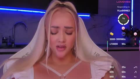 Snapshot of blond_diamond chatting on June 20, 8:00 pm Lana online show from June 20, 8:00 pm