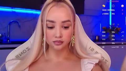 Snapshot of blond_diamond chatting on July 1, 3:52 am Lana online show from July 1, 3:52 am
