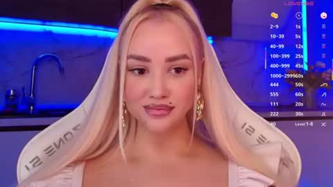 Snapshot of blond_diamond chatting on July 2, 3:34 am Lana online show from July 2, 3:34 am