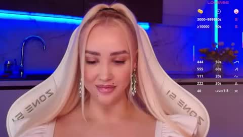 Snapshot of blond_diamond chatting on July 4, 4:57 pm Lana online show from July 4, 4:57 pm