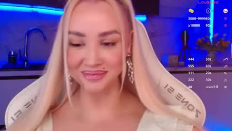 Snapshot of blond_diamond chatting on July 14, 5:51 pm Lana online show from July 14, 5:51 pm