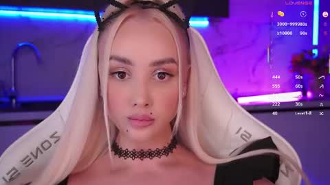 Snapshot of blond_diamond chatting on July 30, 10:31 pm Lana online show from July 30, 10:31 pm