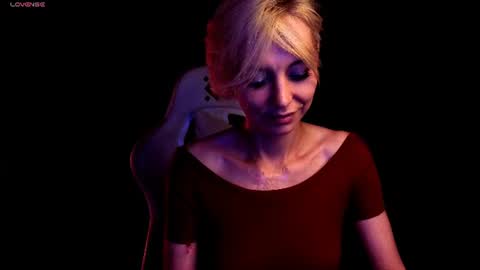 Snapshot of blond_ice_ann chatting on July 28, 8:01 pm blond_ice_ann online show from July 28, 8:01 pm