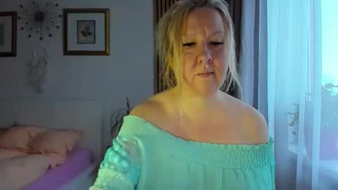 Nicole online show from February 12, 5:46 am