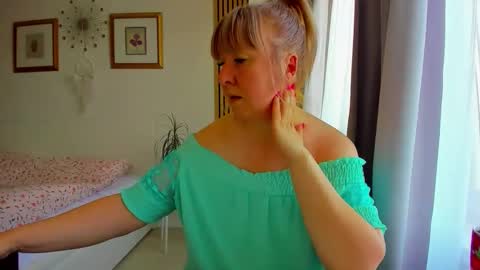 Nicole online show from April 20, 3:48 pm