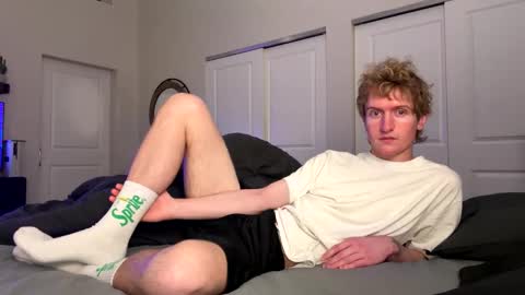 Snapshot of blonde_boi99 chatting on April 26, 5:27 am Blondie online show from April 26, 5:27 am