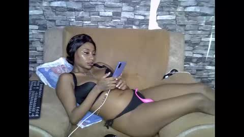 blonde_creamy online show from April 21, 1:42 am