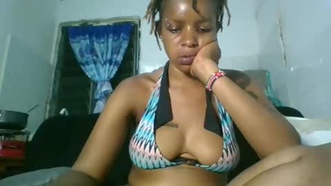 blonde_queenie online show from April 9, 11:32 pm