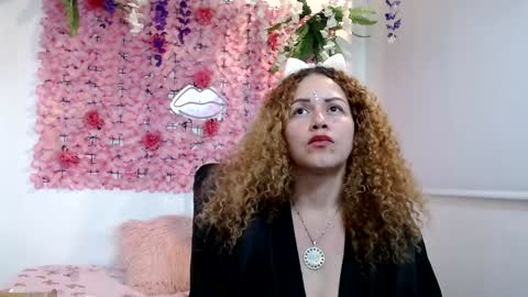 blonde_squirt_ online show from December 15, 2:48 pm