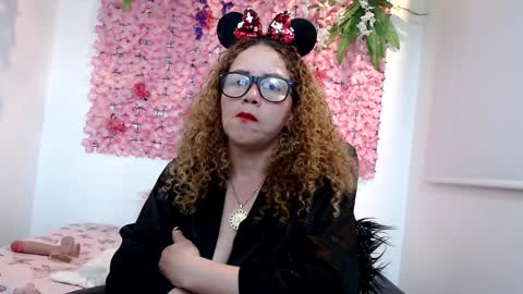 blonde_squirt_ online show from December 17, 2:01 am