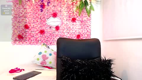 blonde_squirt_ online show from January 9, 2:43 am