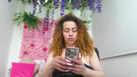 blonde_squirt_ online show from December 15, 11:53 pm