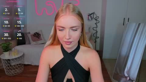 Snapshot of blonde_vibe chatting on May 21, 11:28 am Nessa online show from May 21, 11:28 am