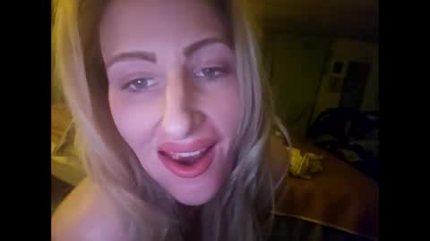 Snapshot of blondebellaaa3 chatting on January 8, 10:58 pm Gia  online show from January 8, 10:58 pm