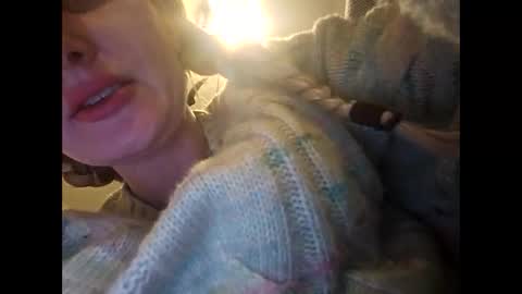 Snapshot of blondebellaaa3 chatting on January 14, 3:01 am Gia  online show from January 14, 3:01 am