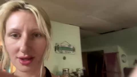 Snapshot of blondebellaaa3 chatting on September 16, 4:41 pm Gia  online show from September 16, 4:41 pm