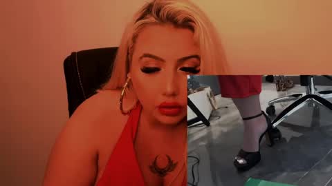 Snapshot of blondedolltia chatting on July 9, 6:28 am blondedolltia online show from July 9, 6:28 am