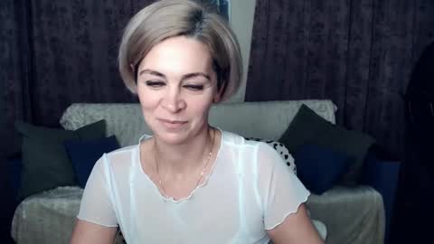 Snapshot of blondemommy_77 chatting on December 8, 8:47 pm Lola online show from December 8, 8:47 pm