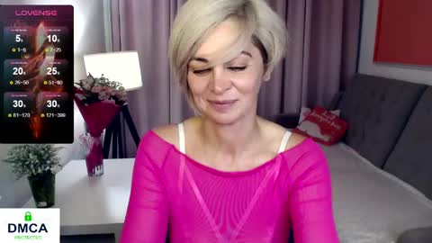 Snapshot of blondemommy_77 chatting on June 6, 4:12 pm Lola online show from June 6, 4:12 pm