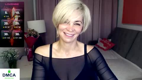 Snapshot of blondemommy_77 chatting on June 22, 5:54 pm Lola online show from June 22, 5:54 pm