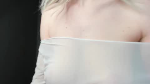 Elisa online show from December 18, 11:30 pm