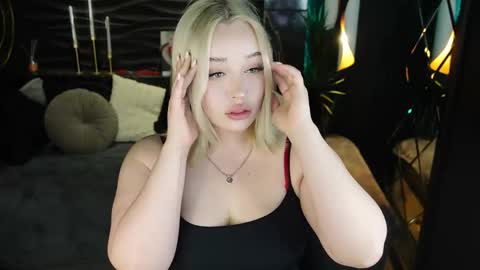 Snapshot of blondessa___ chatting on March 22, 1:58 pm blondessa___ online show from March 22, 1:58 pm