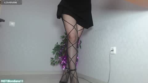 Snapshot of blondiana chatting on December 17, 10:44 am Im Di. I smell naked even when Im dressed. online show from December 17, 10:44 am