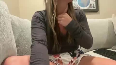 IM TRYNG online show from December 3, 2:30 am