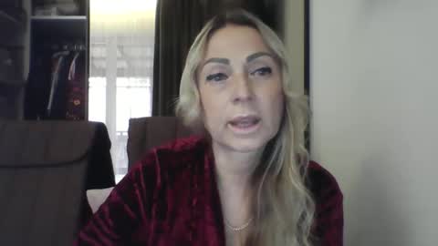 Snapshot of blondkitti chatting on October 25, 12:23 pm Iren online show from October 25, 12:23 pm