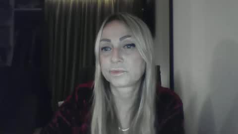 Snapshot of blondkitti chatting on October 27, 8:24 pm Iren online show from October 27, 8:24 pm