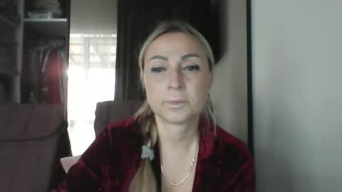 Snapshot of blondkitti chatting on October 30, 9:00 am Iren online show from October 30, 9:00 am