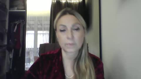Snapshot of blondkitti chatting on November 4, 10:25 am Iren online show from November 4, 10:25 am