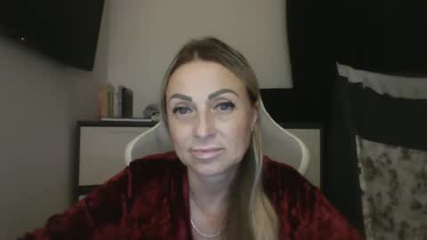 Snapshot of blondkitti chatting on November 7, 5:35 pm Iren online show from November 7, 5:35 pm