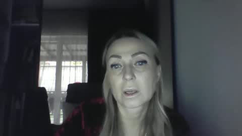 Snapshot of blondkitti chatting on November 11, 9:20 am Iren online show from November 11, 9:20 am