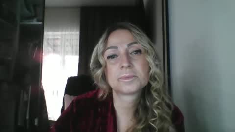 Snapshot of blondkitti chatting on November 19, 9:20 am Iren online show from November 19, 9:20 am