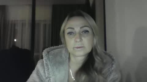 Snapshot of blondkitti chatting on November 20, 9:03 pm Iren online show from November 20, 9:03 pm