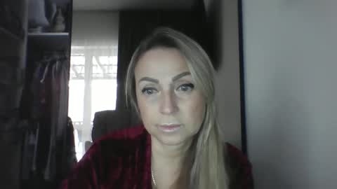 Snapshot of blondkitti chatting on November 22, 9:52 am Iren online show from November 22, 9:52 am