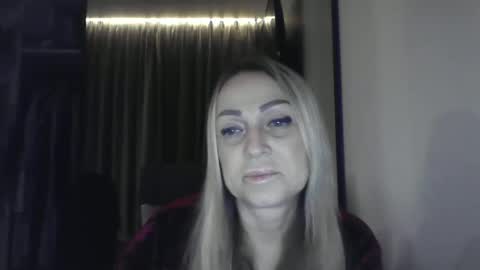 Snapshot of blondkitti chatting on November 25, 7:14 pm Iren online show from November 25, 7:14 pm