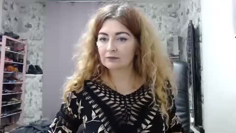 Snapshot of blondmilfs chatting on January 10, 12:27 am BlondMILfs online show from January 10, 12:27 am