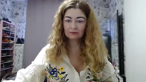 Snapshot of blondmilfs chatting on January 19, 11:34 am BlondMILfs online show from January 19, 11:34 am