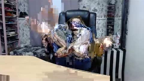 Snapshot of blondmilfs chatting on January 28, 7:10 pm BlondMILfs online show from January 28, 7:10 pm