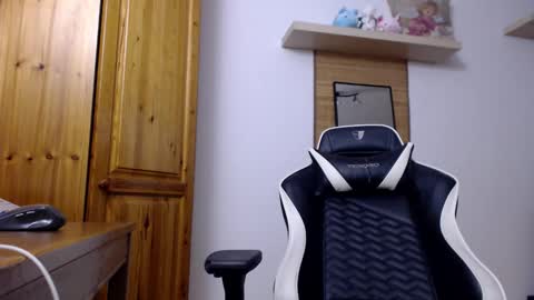 blondyelena online show from March 17, 7:44 am