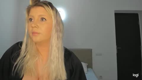 blondysarah online show from December 21, 9:11 pm