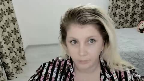 blondysarah online show from March 1, 9:28 pm